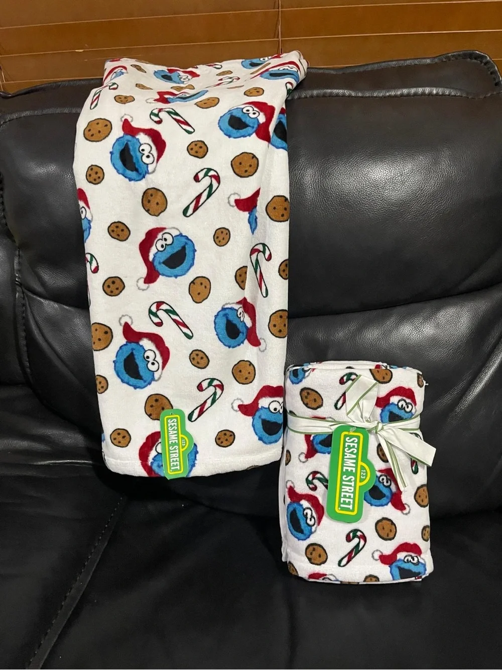 Christmas Sesame Street Cookie Monster Hand Towels, Set of 2